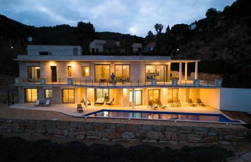 Gran Piscina Hidromasaje playa privada y sauna - Foto 1