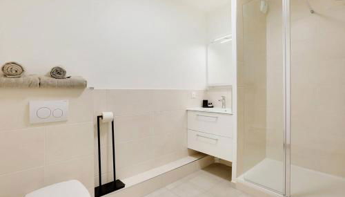 La Résidence Alpha Viroflay 301 - Duplex 2 chambres - 6 pers - Foto 4, towels, Shower