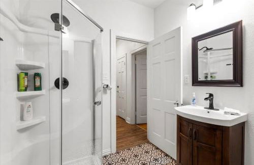 Evergreen Manor Private Pool 3BR No Stairs Retreat - Foto 53