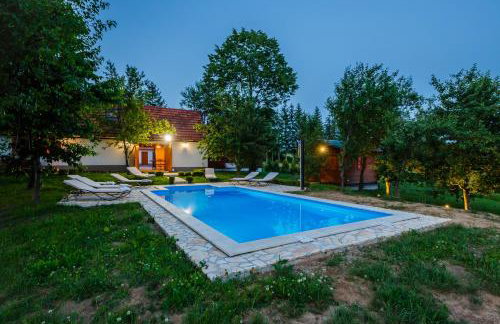 Beautiful cottage with heated pool for 22 ppl - Foto 68