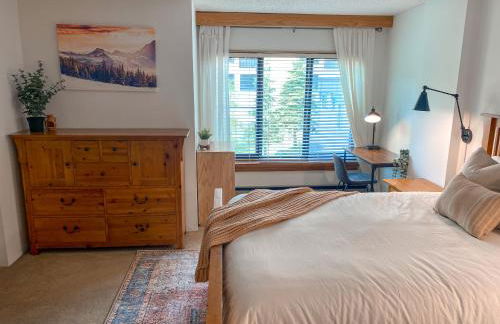 Ski-In Ski-out Luxury Condo with Hot Tub and pools - Foto 14