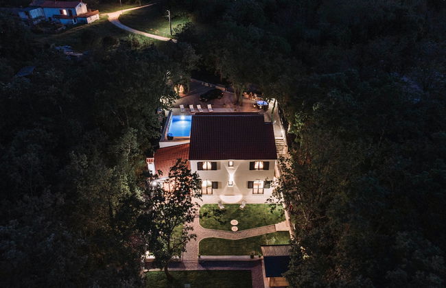 Villa PORTUM - Where Serenity & Comfort meet, Luxurious Woodland Retreat with Private Heated Pool & Amenities - Foto 49