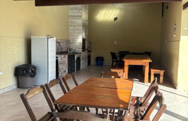 Orla 500 - Casa inteira 15 pessoas - Com Piscina - 500 Metros da Praia - Churrasqueira e muito mais - Foto 8