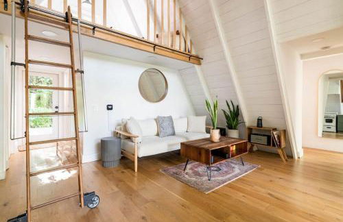 Modern A-Frame Cabin with Loft, Firepit and Grill - Foto 14