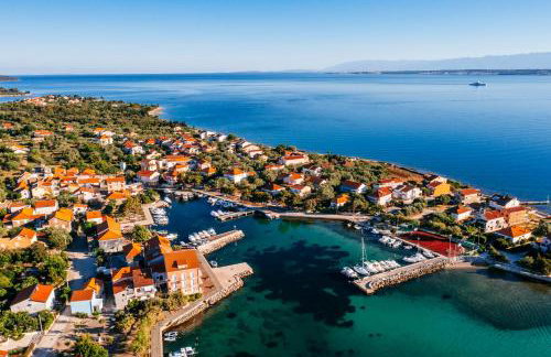 Apartment Serenity with Private Pool Near the Beach - Photo 31