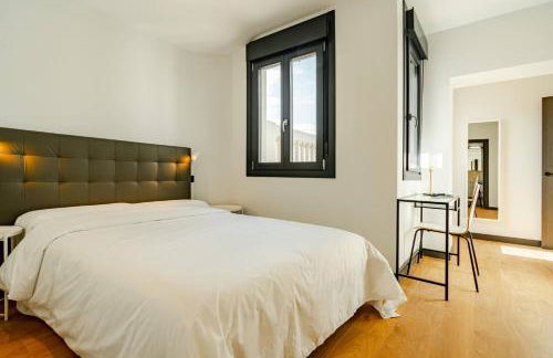 Edificio Fénix by Plaza Mayor Apartamentos - Photo 7