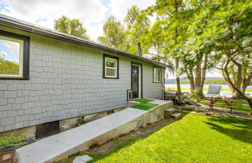 Hot Tub, Deck and Mtn Views Nine Mile Falls Duplex - Foto 26