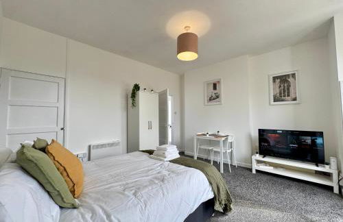 THE SPRINGFIELD SUITE - ONE BEDROOM APARTMENT - KIDDERMINSTER CENTRAL - SLEEPS 3 GUESTS - PARKING INCLUDED - WEST MIDLANDS SAFARI PARK LOCATIOn - Foto 9