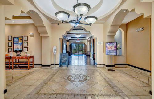 2BR Fireworks View with Pool & Spa 5 Minutes to Disney - Foto 48