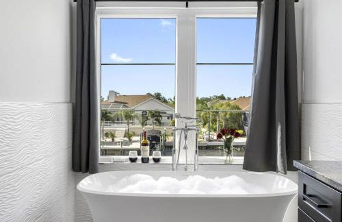 2 Million Villa Heated Pool w Luxury Spa 6BR & 6BR Waterfront by Canal - Foto 55