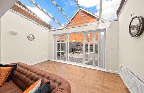 Radiant Retreat Ideal for LegoLand, Windsor, & LHR - Foto 24