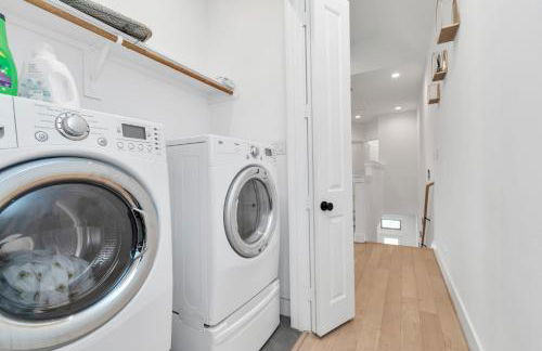 Tranquil Downtown Escape with Backyard - Photo 71