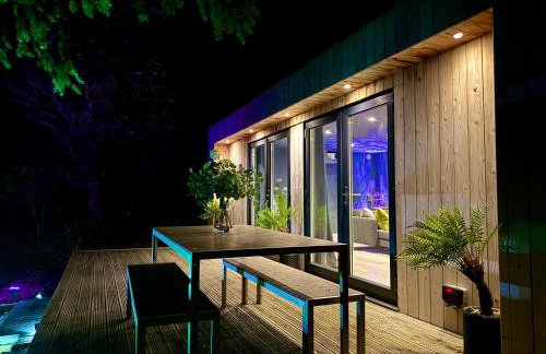 Sunridge Fishing Lodge with Hot Tub & Giant Cinema - Foto 7