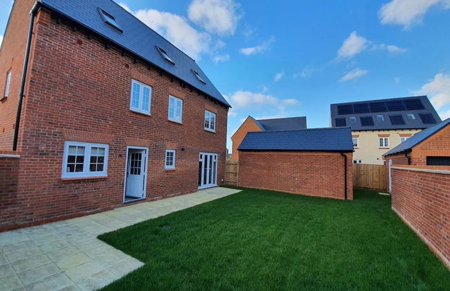 Lovely 5-bed House in Centre of Bicester Village - Foto 32