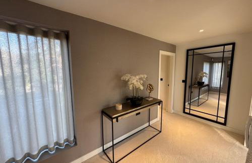 Luxury Villa - Hot Tub - Exclusive Offers - Amar Luxury Stays - Photo 17