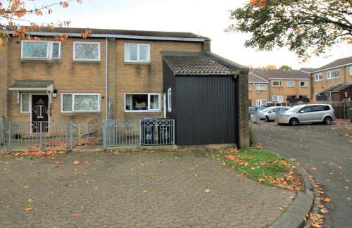 St James House - Charming 3 bed, 2 bathrooms, driveway parking, close to town centre - Photo 20