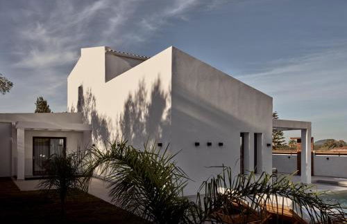 Estelle Villa, a Flamboyant Escape with Pool, By ThinkVilla - Foto 13