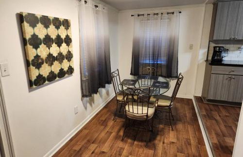 Serenity on over an acre easy access to 311 and HPU - Foto 10