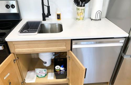 Comfy Cozy 2BD-2BA apt in Federal Hill - Photo 13