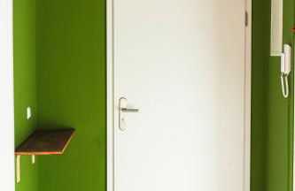 Zentrumsnahe 2-Zimmer Wohnung mit privatem Parkplatz und Balkon - Foto 5