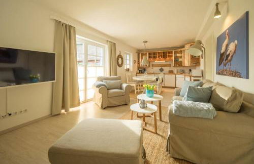 Sky & Sand Homes Storchennest I Cozy Wohnung fuer 4 Gäste mit Terrasse und Parkgarten im Reetdachanwesen in SPO - Photo 25