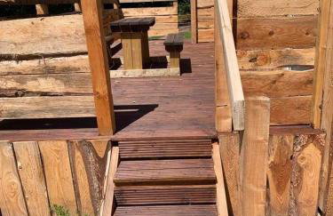 Postwood Gardens Balmoral Country Cabin - Photo 6