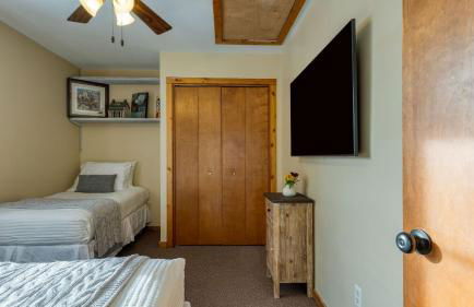 Scenic Catskills Retreat • Pool Hot Tub Game Room Lake Views Mountainview Estate by AvantStay - Foto 41