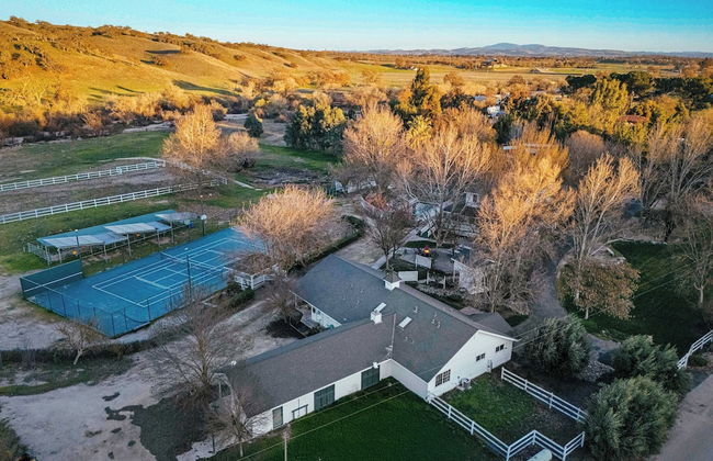 Victorian Manor In Paso Robles Wine Country + Pool, Hot Tub, Firepit, Tennis Court Sleeps 28 - Photo 41