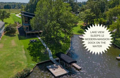 6BR Lakefront Private Dock & Bonfire Sleeps 12 - Foto 4