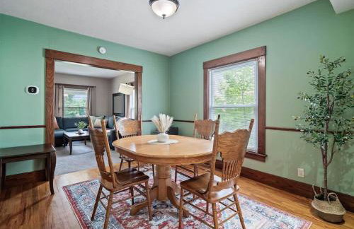 Historic District w Fully Stocked Kitchen and Sleeps 6 - Foto 2