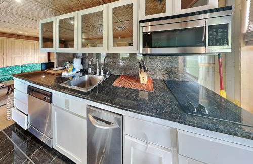 Beachside Tiki Hut - Photo 7