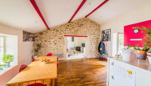 Appartement rouge avec jardin - Photo 2