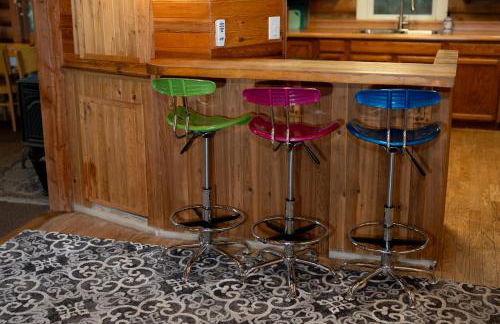 Private Forest Lodge Near Silverwood Theme Park - Sleeps 10 - Foto 27