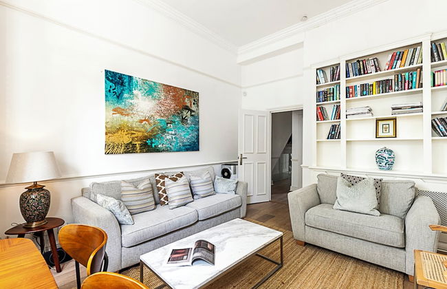 Bright Home Near Little Venice - Photo 18