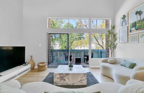 High Ceilings 3BR with Loft-2 Baths Pool & Jacuzzi - Foto 16