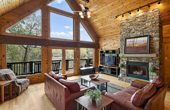 Lakeside Lodge by Avantstay Hot Tub Dock - Foto 14