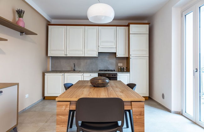 2-bed Apt With Stunning Lake Como Views & Terrace - Foto 11