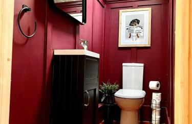 6 Luxury home near family park Pet friendly - Photo 15