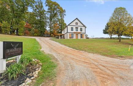 1B Luxury European Barndo FARM STAY Wedding Venue - Foto 9