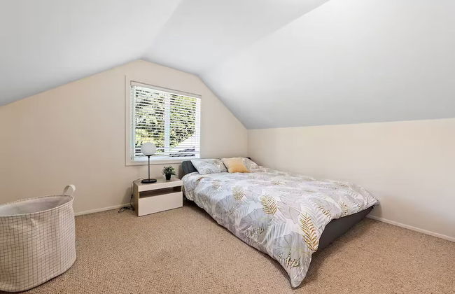 Private park in a cozy home next to I-90 huge yard - Foto 1