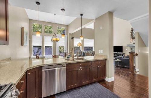 Charming 3BR-Near Skiing & Hiking - Foto 10