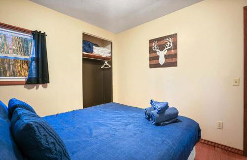 Hot tub, fireplace, fire pit, pool table, grill, EV, pets, HOA lake - Photo 31