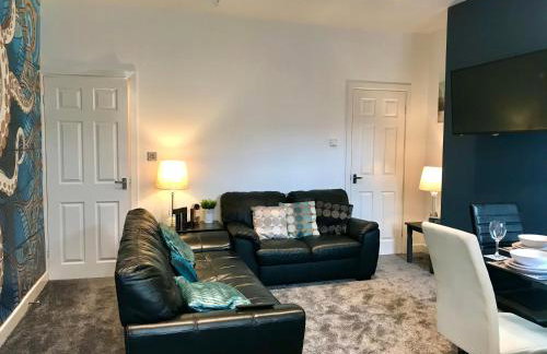 Stylish 3 Bedroom House Only 5 Mins From M6/m58 - Foto 43