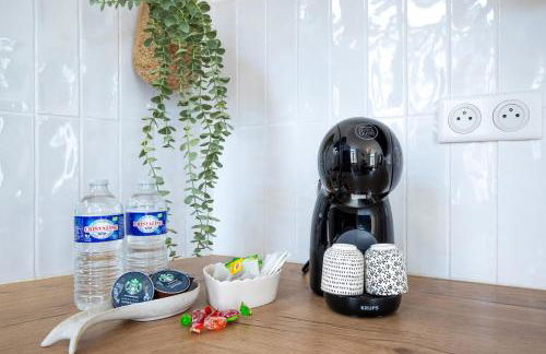 Centre - Parking - 5 min Place Comédie - Tram - Foto 7