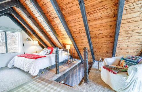 Serene Lakes Cabin with Deck Dog Friendly! - Foto 16