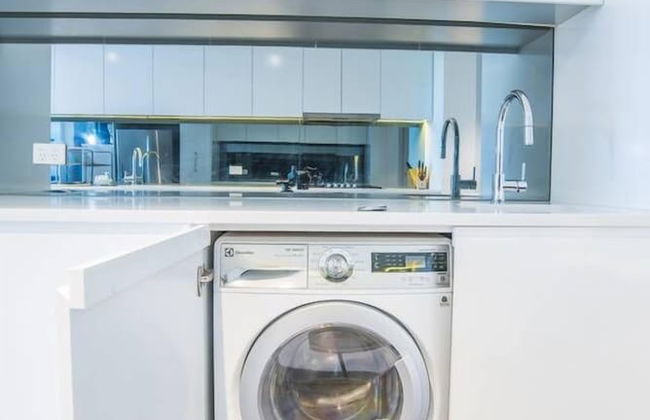 Minimalism Modern Apartment With Water View - Photo 8