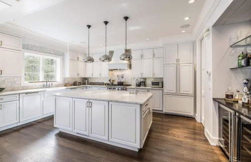 Bull Path Manor by Rove Travel - Luxe Home with Pool & Hot Tub - Foto 9