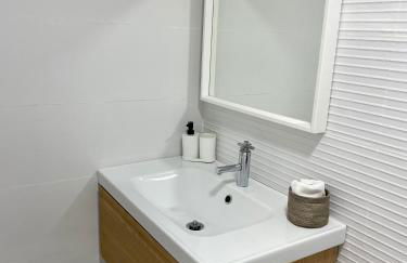 1 linea de playa puerto deportivo Vistas al mar recién reformado - Photo 27