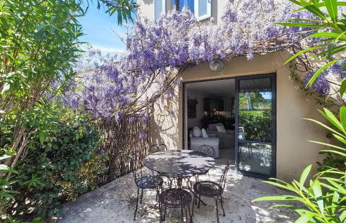 2 Bedroom Awesome Home In Saint-Laurent-De-La-Ca - Foto 1