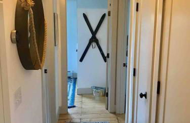 Entire Enchanting, Light-Filled 1830 Farmhouse - Foto 49